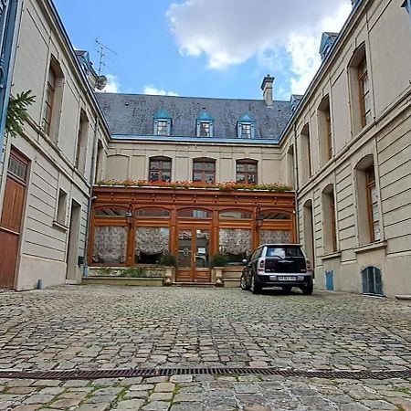 Hotel Particulier Des Canonniers Saint-Quentin  Exteriör bild