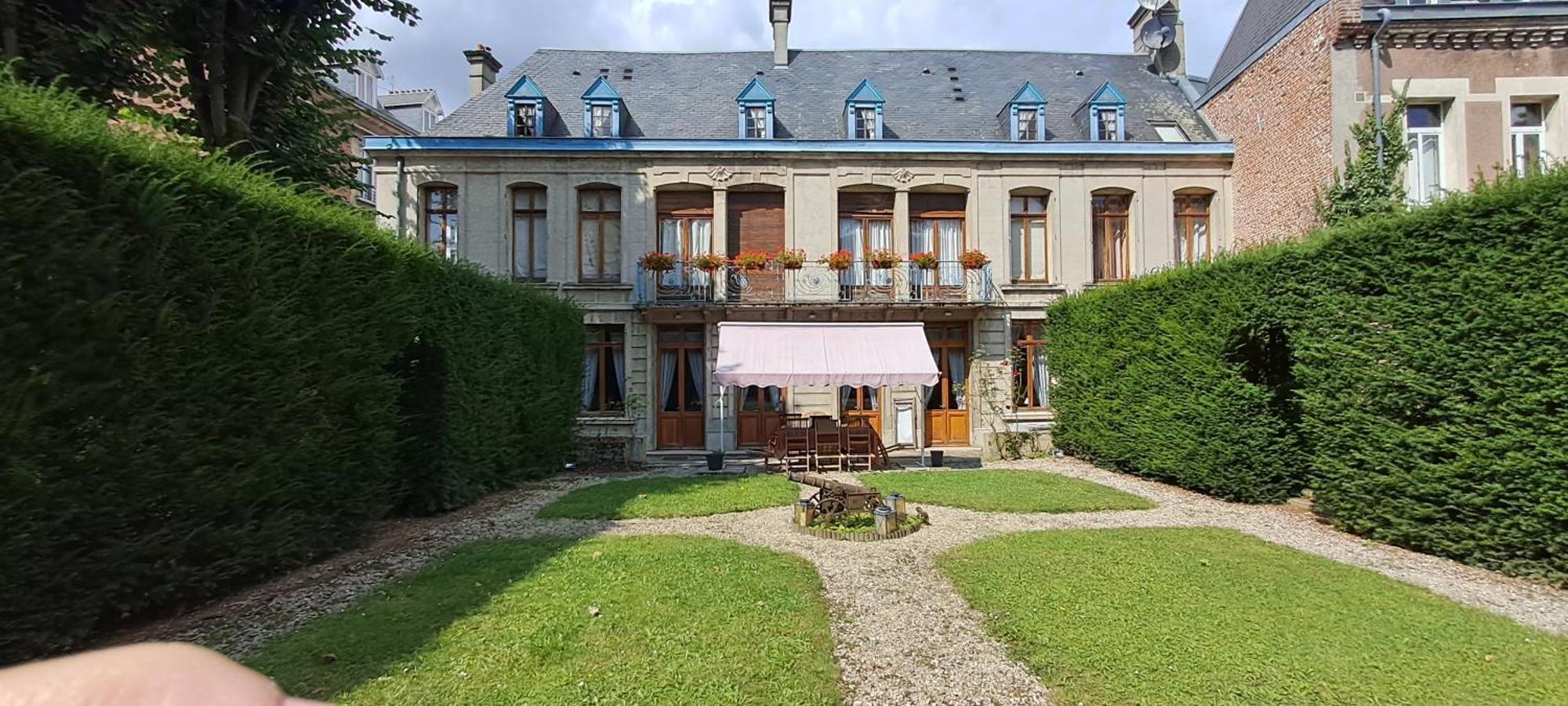 Hotel Particulier Des Canonniers Saint-Quentin  Exteriör bild