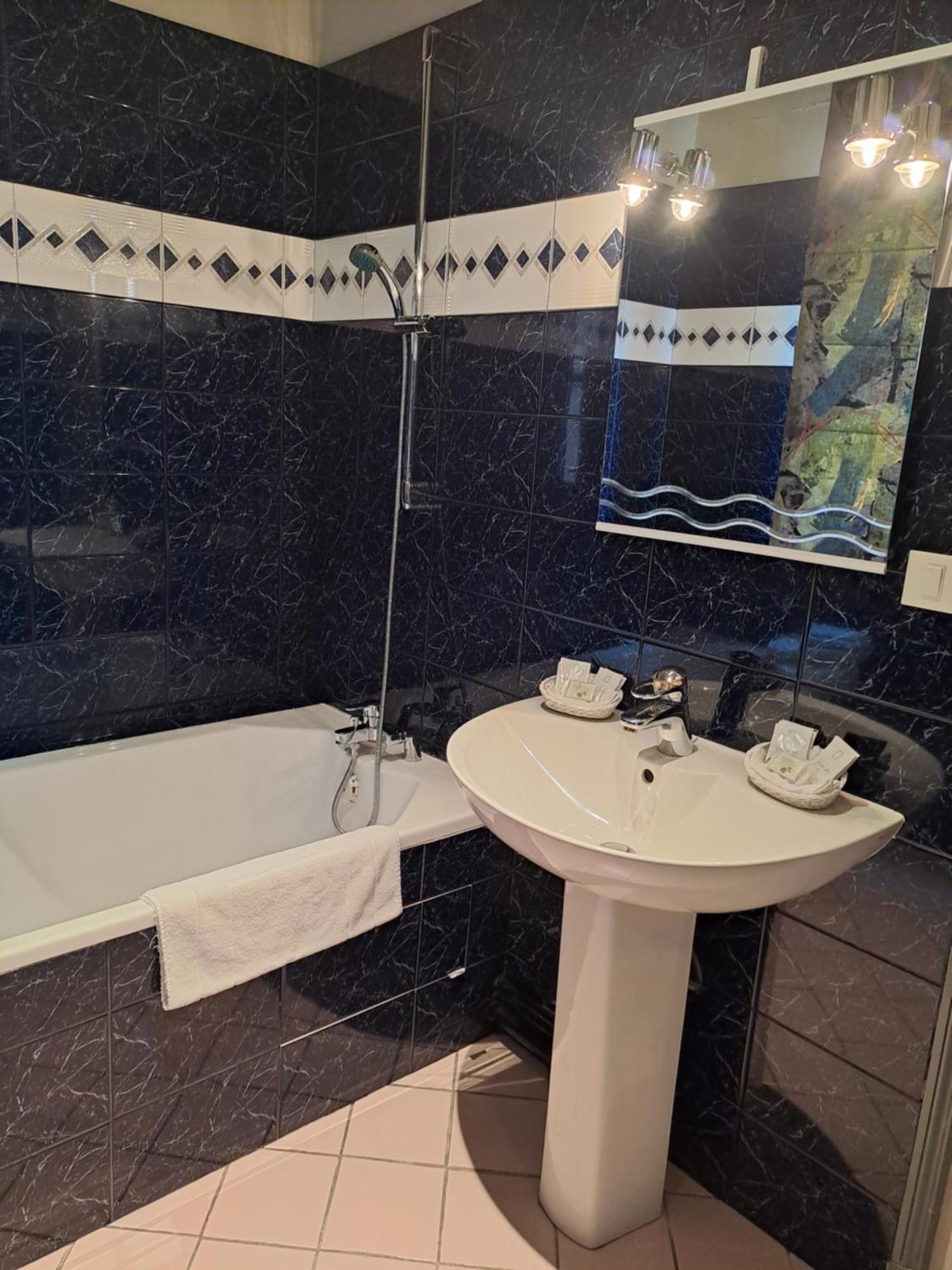 Hotel Particulier Des Canonniers Saint-Quentin  Rum bild
