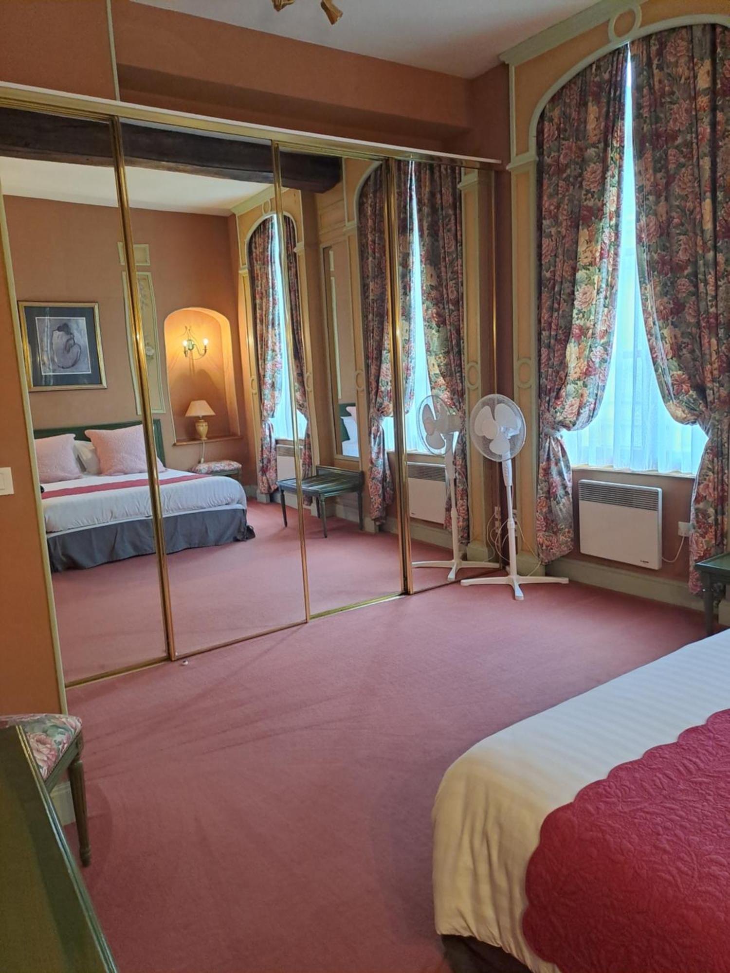 Hotel Particulier Des Canonniers Saint-Quentin  Rum bild